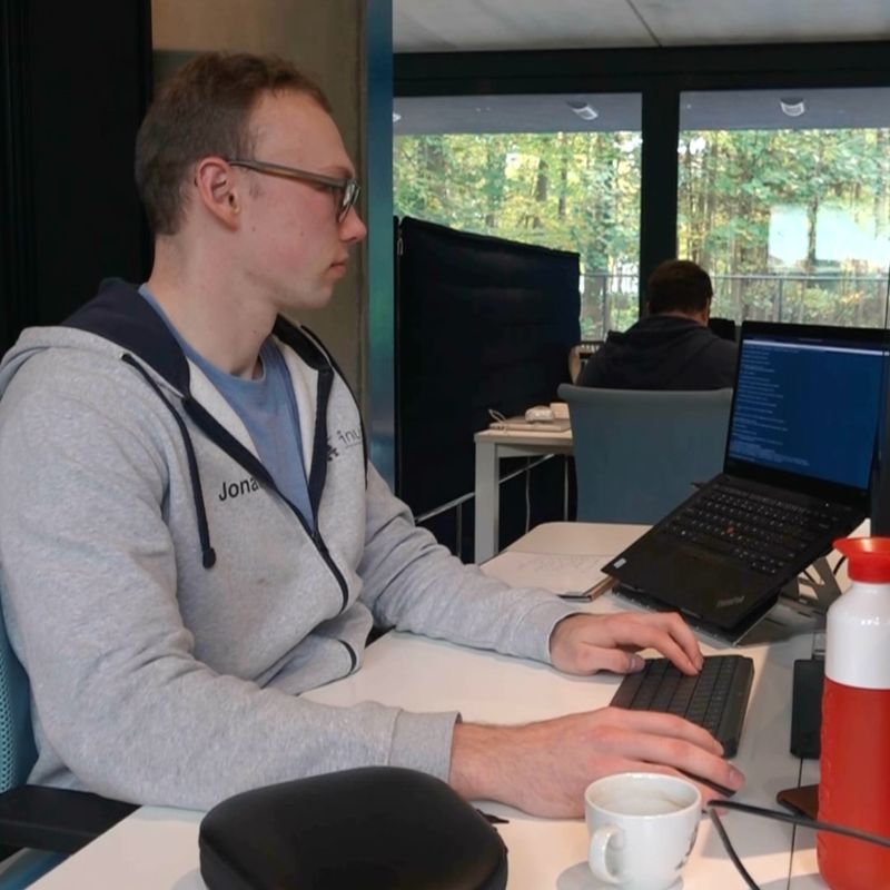 inuits consultants working alongside a client team